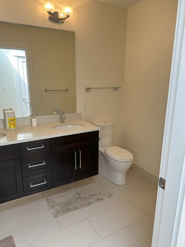 Building Photo - 4 Montague St