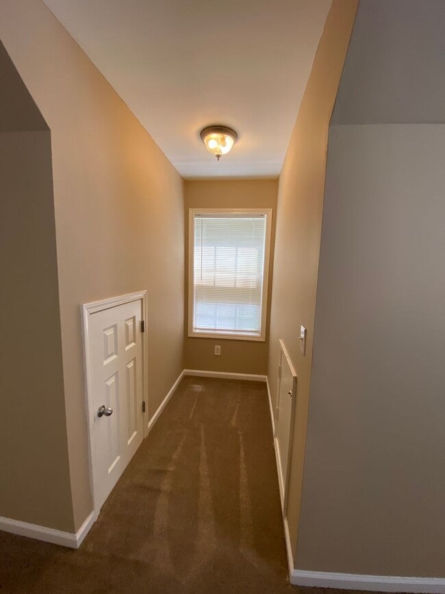 Building Photo - Nashboro Village End Unit Townhome with 2 ...