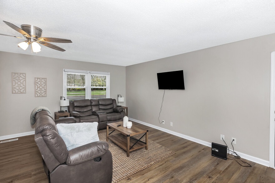Building Photo - 2406 Shady Lane Dr NW