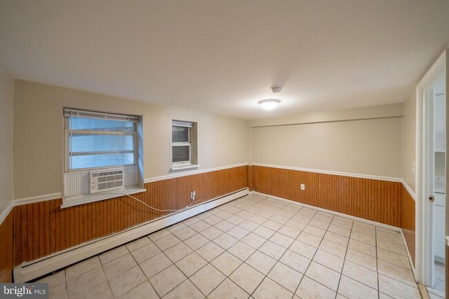 Building Photo - 335 Marshall St