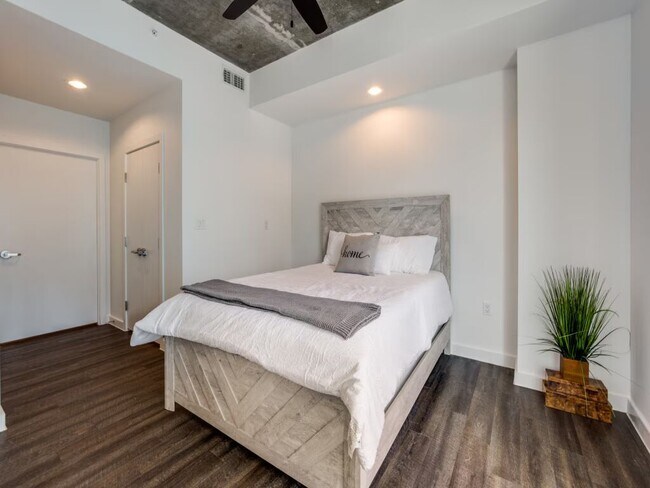 Building Photo - Now Leasing: 1 Month Free on Select Homes