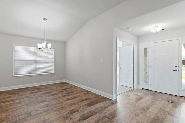 Building Photo - 2708 Golden Palms Ln