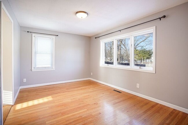 Building Photo - 40 Lealand Ave