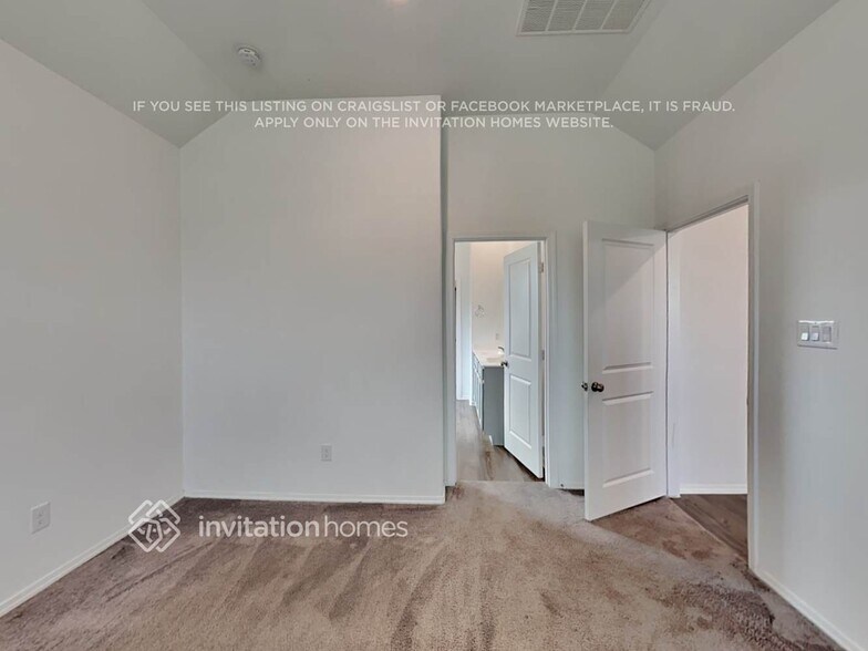 Building Photo - 752 Scenic Lake Dr