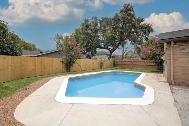 Building Photo - 15507 Sierra Valle Dr