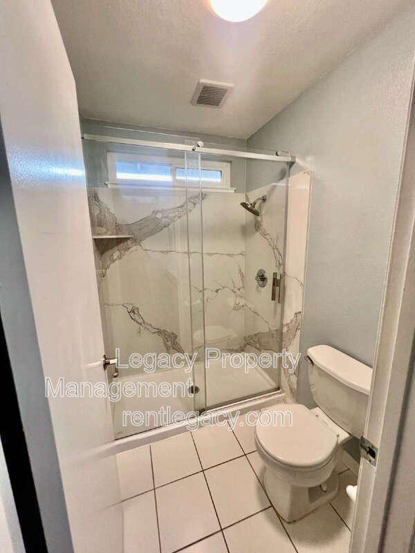 Building Photo - 1180 Camellia Ln