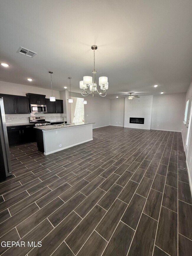 Building Photo - 804 Blingwood