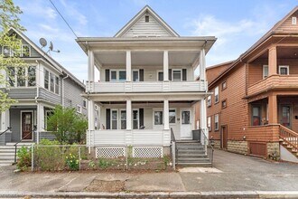 Building Photo - 15 Carney St