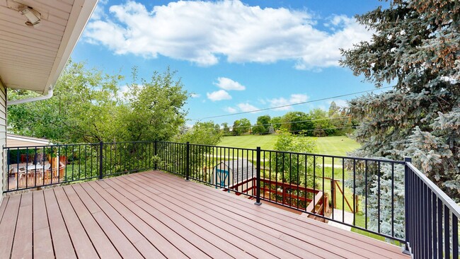 Building Photo - Amazing 4 Bed/3 Bath SFH Backing to Walnut...