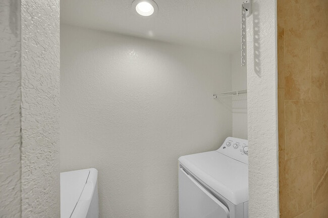 Building Photo - 128 Lake Arbor Dr
