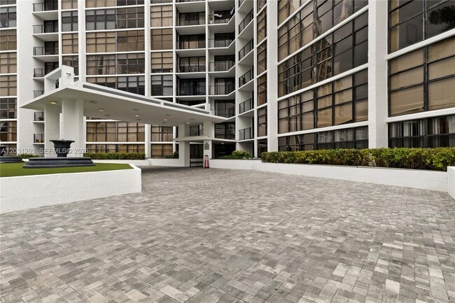 Building Photo - 200 Leslie Dr