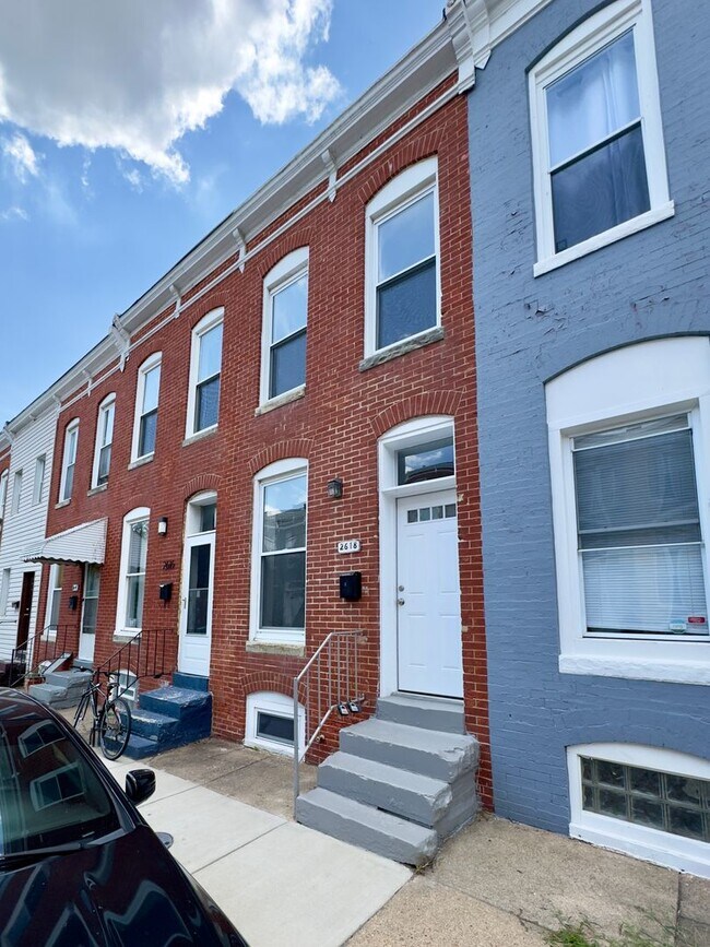 Building Photo - Charming 2 Bedroom/1 Bathroom Townhome in ...