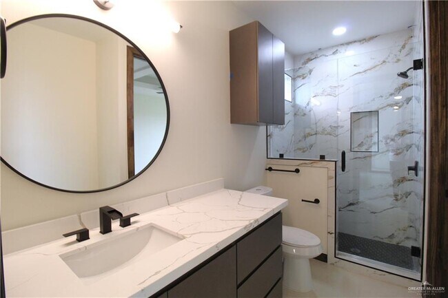 Building Photo - 1611 Oak Alley Dr