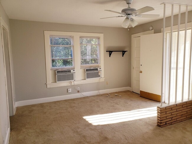 Building Photo - 402 N Augusta St