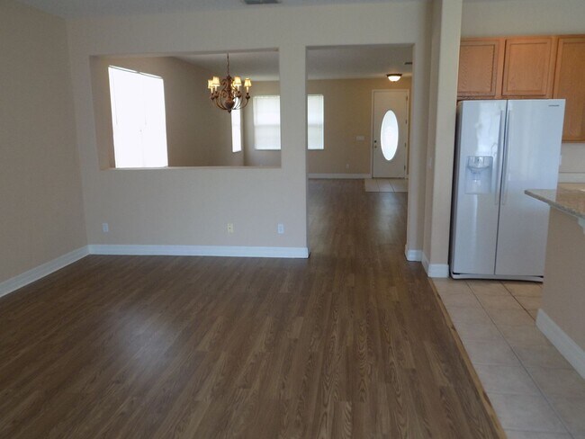 Building Photo - BEAUTIFUL 3 BEDROOM, 2 BATH, 3 CAR GARAGE ...