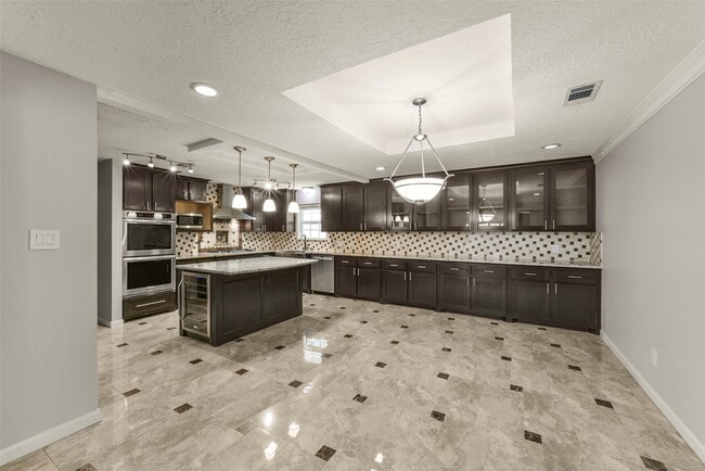 Building Photo - 5147 Beechnut St