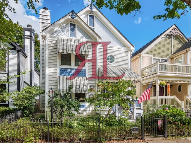 Building Photo - 362 W 4th Ave