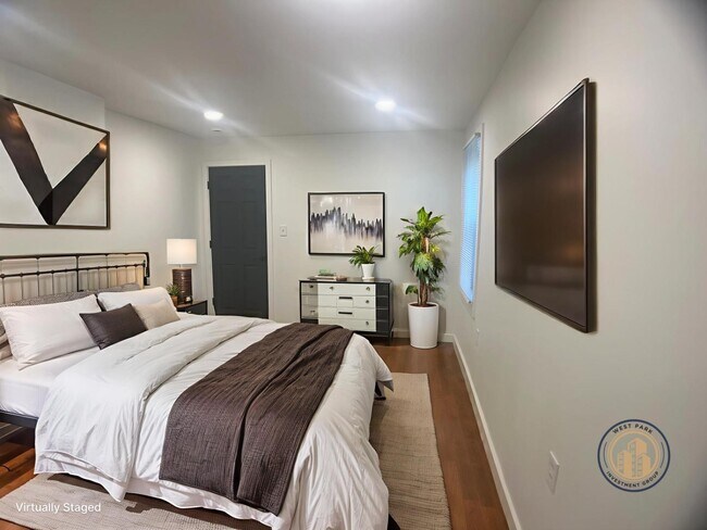 Building Photo - 2239 W Oxford St