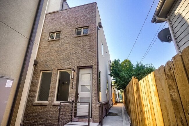 Building Photo - 718 W 1st Ave
