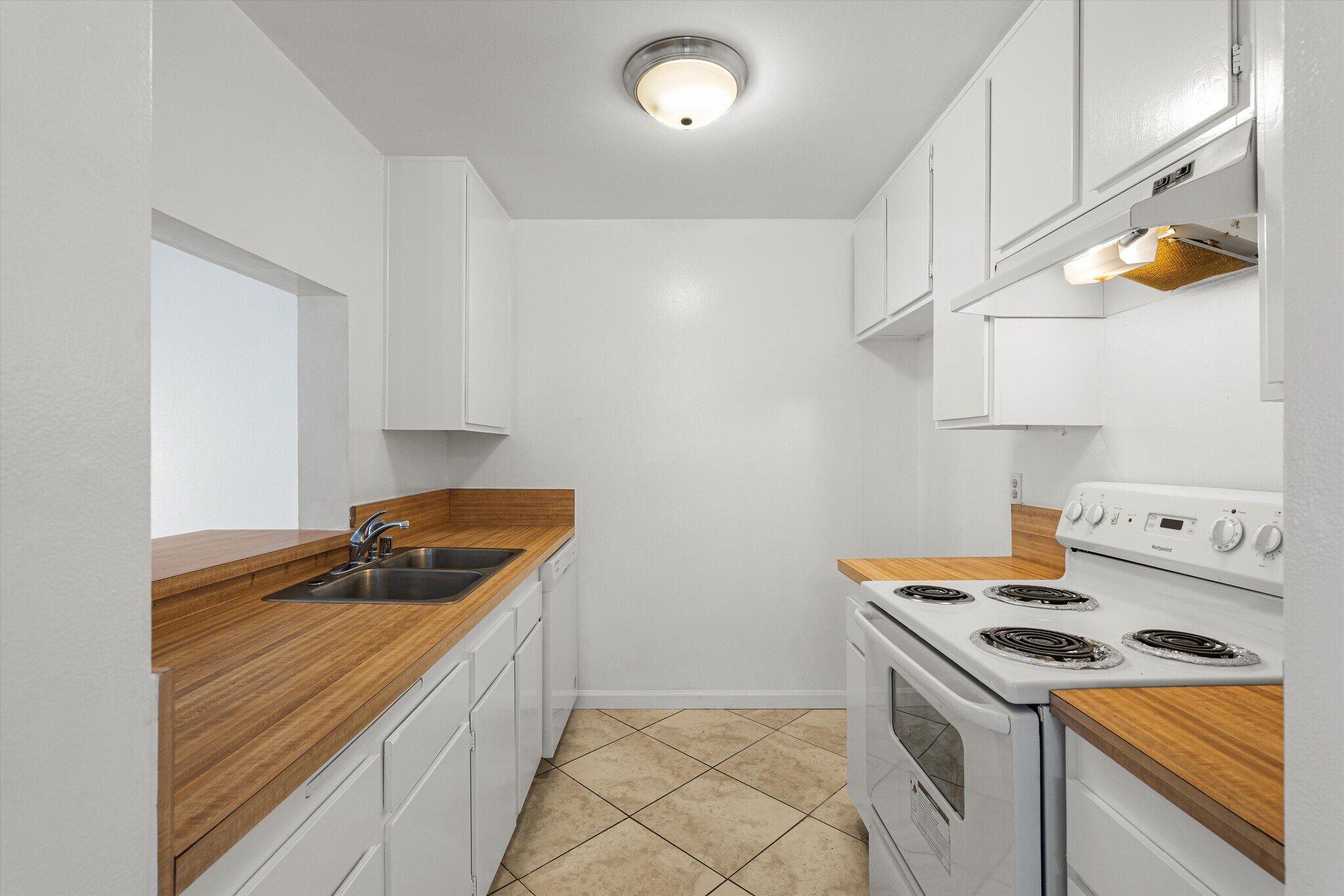 Building Photo - 5460 White Oak Ave