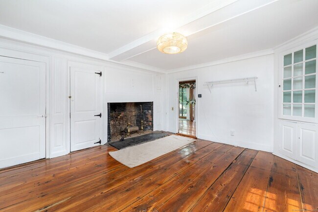 Building Photo - 538 Main St