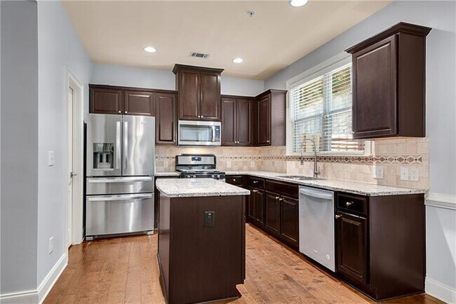 Building Photo - 2242 Knoxhill View