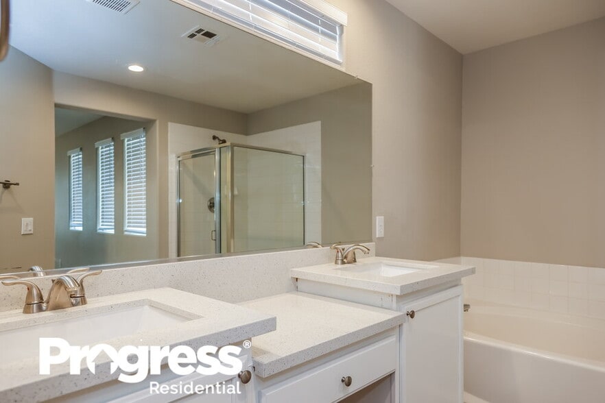 Building Photo - 7875 Windhamridge Dr