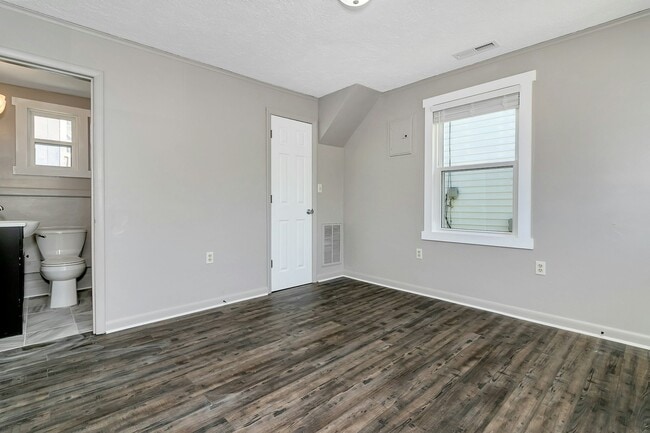 Building Photo - 8 Cobble Dr