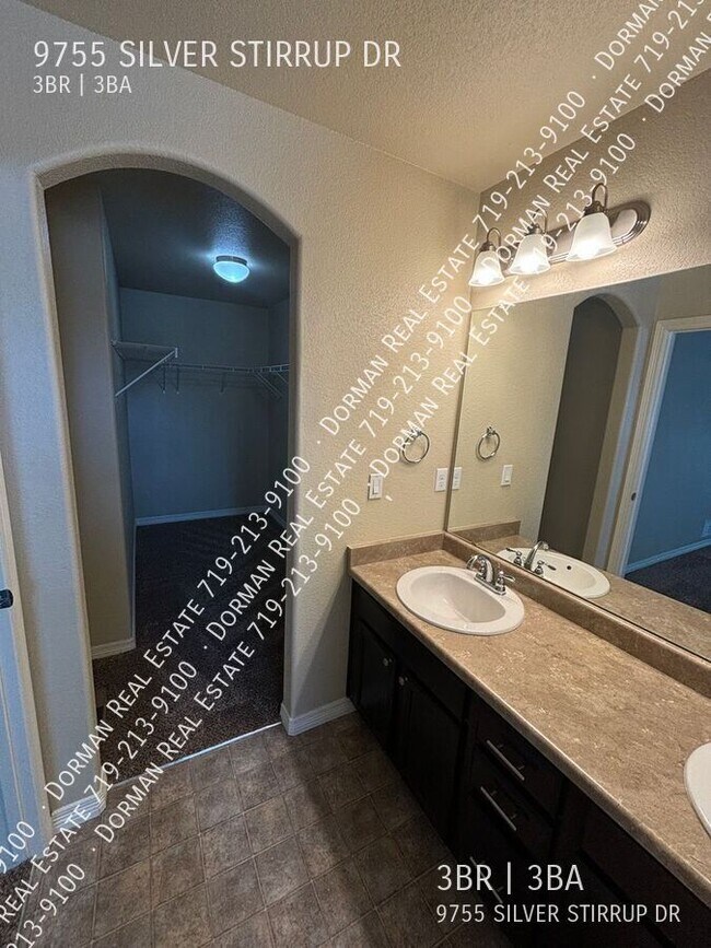 Building Photo - 9755 Silver Stirrup Dr