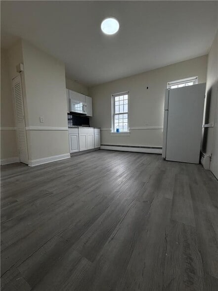 Building Photo - 66 Swift St