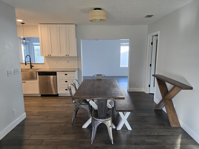 Building Photo - 18942 SE Hillcrest Dr