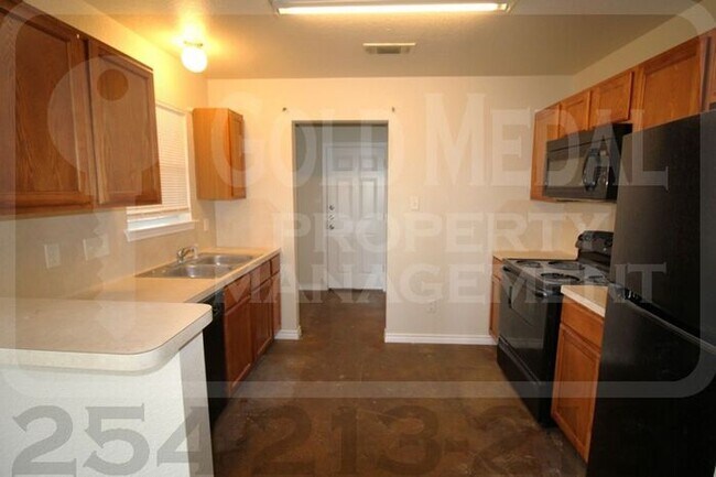 Building Photo - 4008 Cambridge Dr