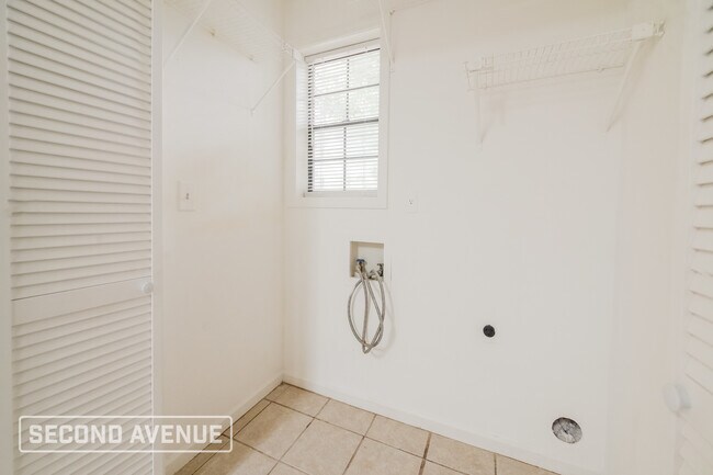 Building Photo - 3065 Stone Oak Dr