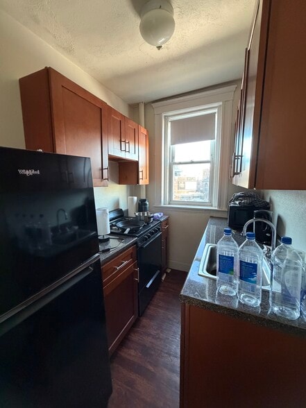 Building Photo - 463 Commonwealth Ave