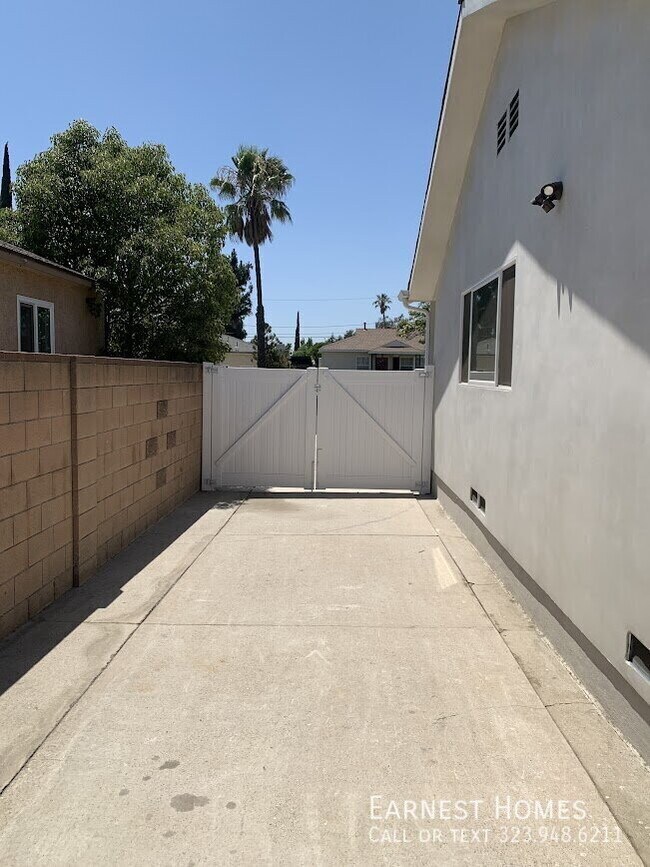 Building Photo - 8228 Laurelgrove Ave