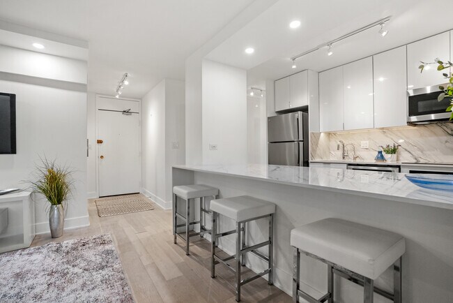 Building Photo - 88 W Schiller St