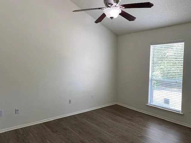 Building Photo - 312 Parkview Blvd