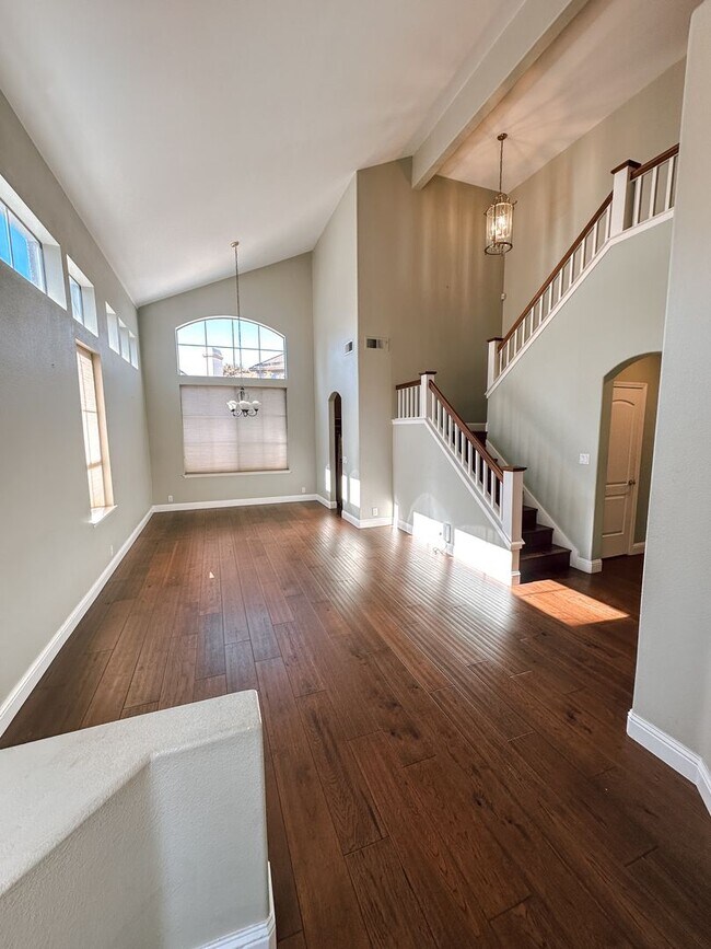 Building Photo - Pleasanton home available now!