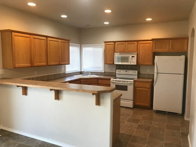 Building Photo - Meridian Charmer with 3 Car Garage, & Huge Backyard!