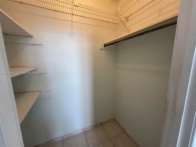 Building Photo - 300 Bayview Dr
