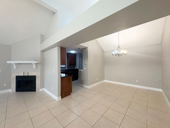 Building Photo - Fantastic 3 BR Lake Mary Home with vaulted...