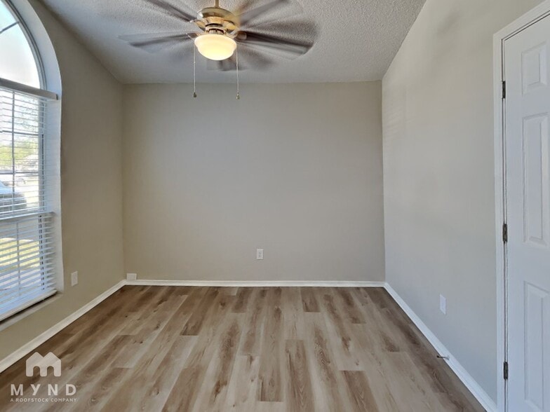 Building Photo - 580 Staffordshire Dr