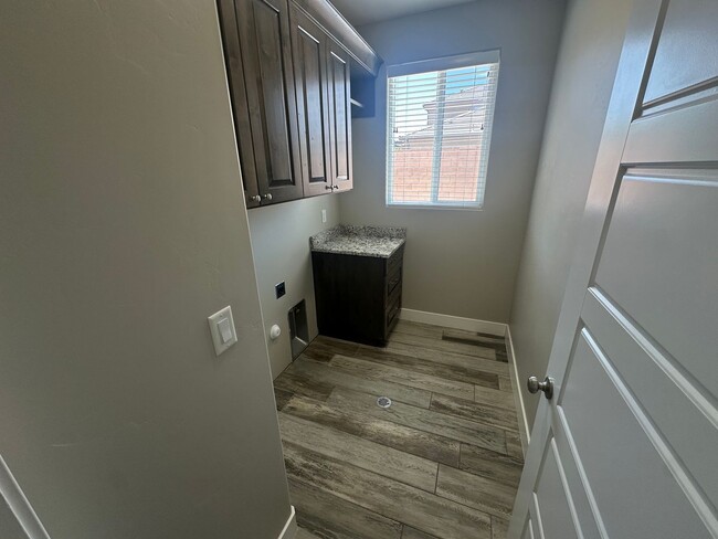 Building Photo - Custom 3 bed plus Office Single Story. Cri...