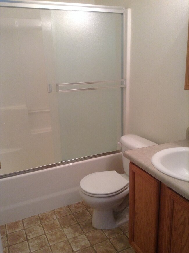 Building Photo - DOG FRIENDLY, 3 BEDROOM, 2.5 BATHROOM SOUTH PARK TOWNHOUSE