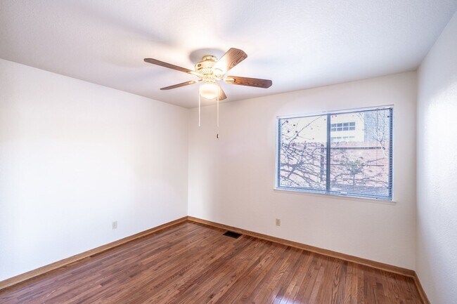 Building Photo - 2741 Seminole Dr