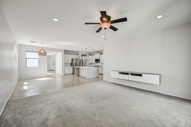 Building Photo - 3 bedroom 2 bath Home