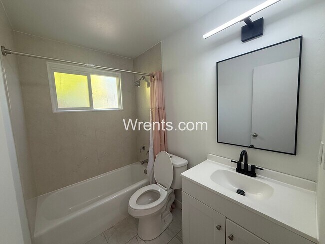 Building Photo - Unique 1 Bed / 1 Bath Duplex in Convenient Spokane Location!