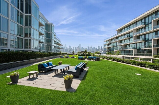 Building Photo - 1000 Ave at Port Imperial