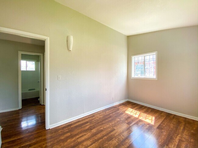 Building Photo - Spacious 3 Bedroom with Updated Kitchen - Vouchers Welcome