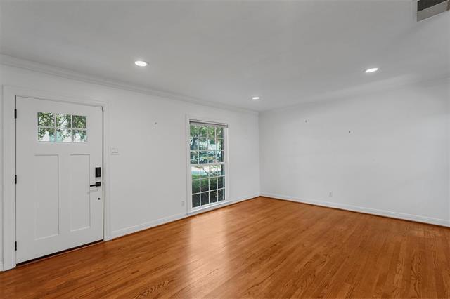 Building Photo - 6421 Kenwood Ave
